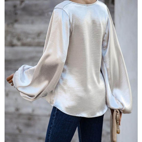 💕(LAST ONE) Elegant White V-Neck Puff Sleeve Top - Picture 3 of 7
